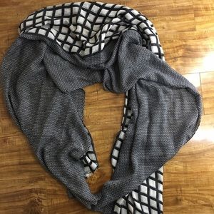 Black and White Pattern Scarf